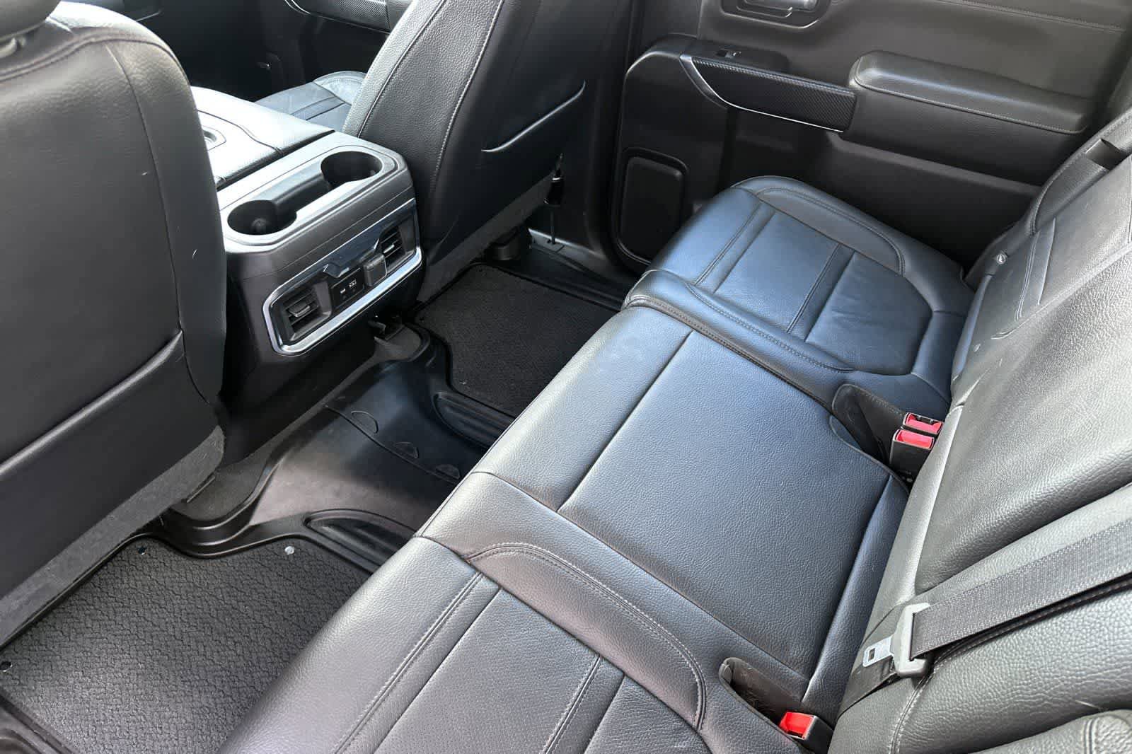 Used 2022 GMC Sierra 2500 Denali w/ Denali Black Diamond Edition AWD/4WD image 4