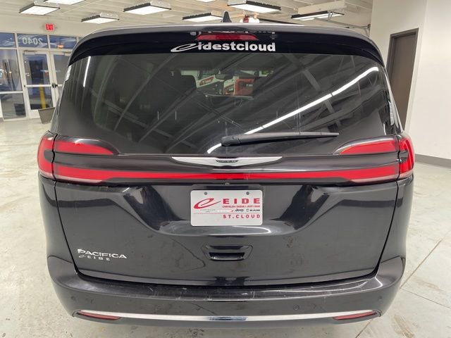 Used 2023 Chrysler Pacifica Touring-L image 9