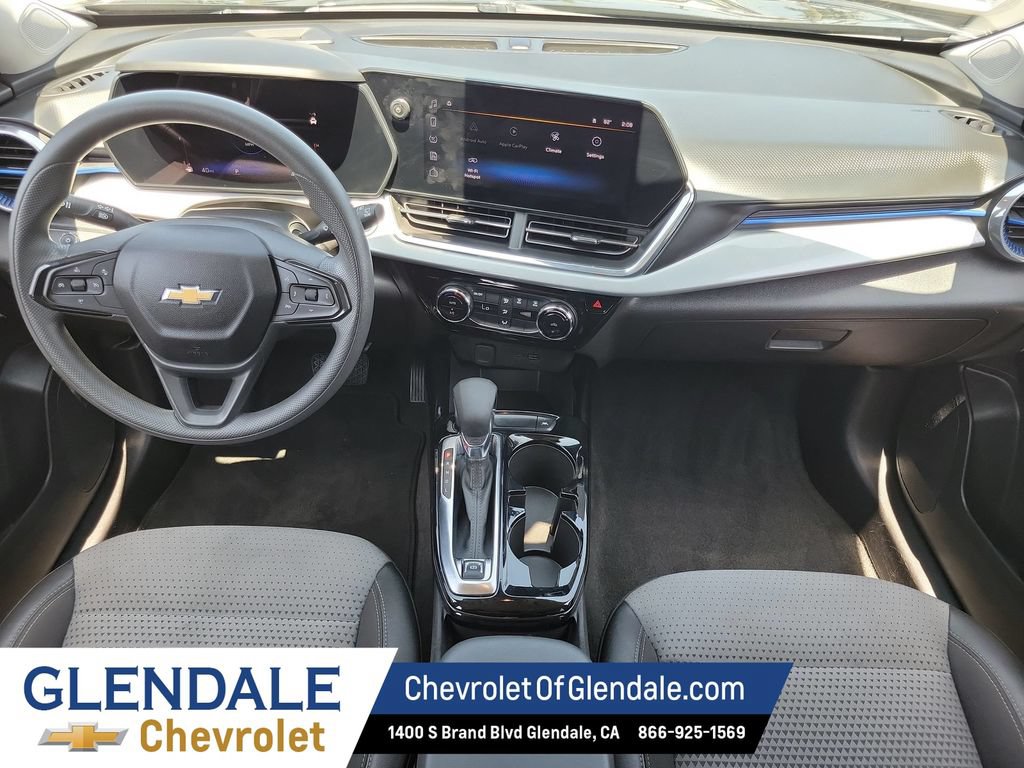 Certified 2025 Chevrolet Trax LT FWD image 22