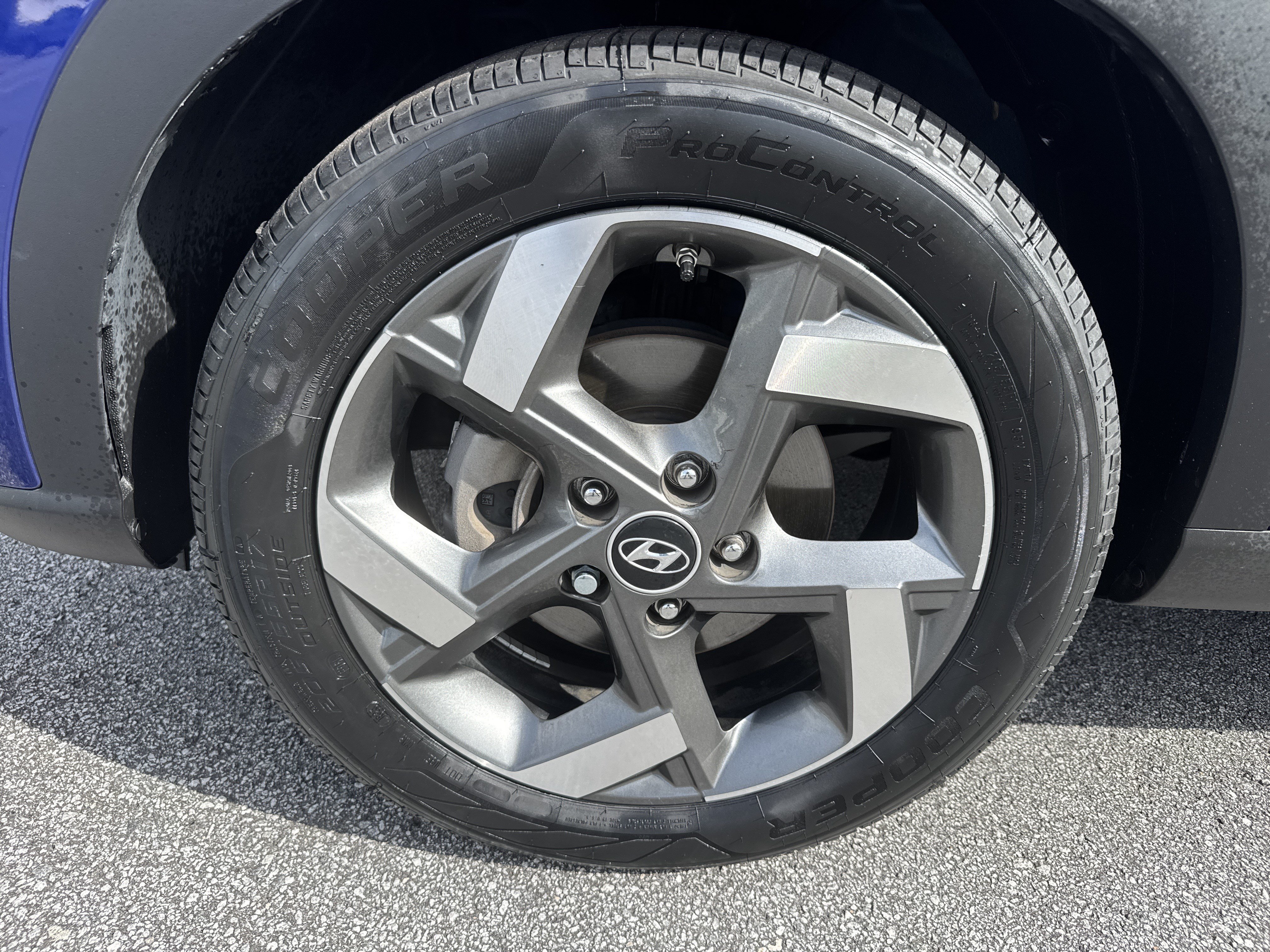 Used 2024 Hyundai Venue SEL FWD image 13