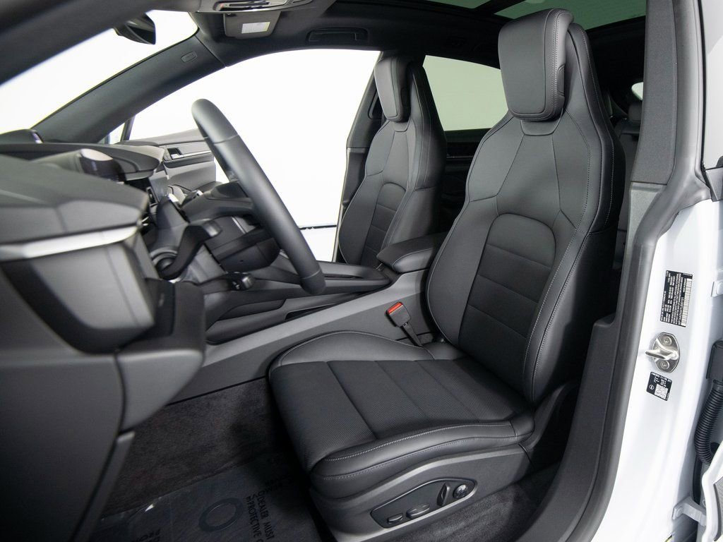 New 2026 Porsche Macan 4 Electric image 16