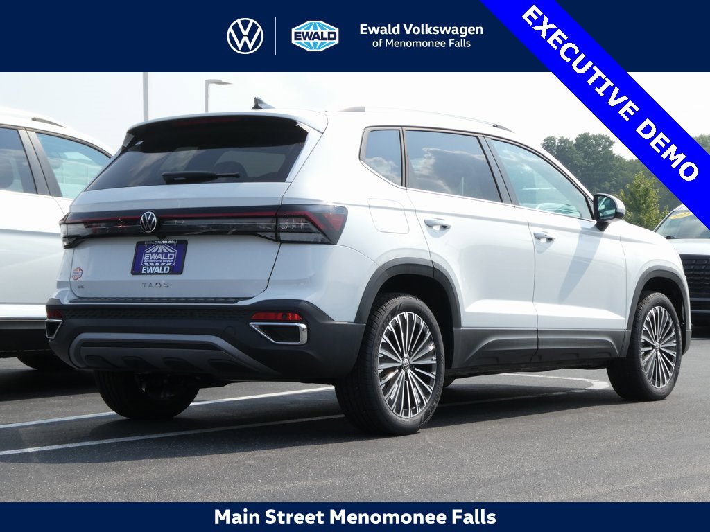 Used 2025 Volkswagen Taos SE image 3