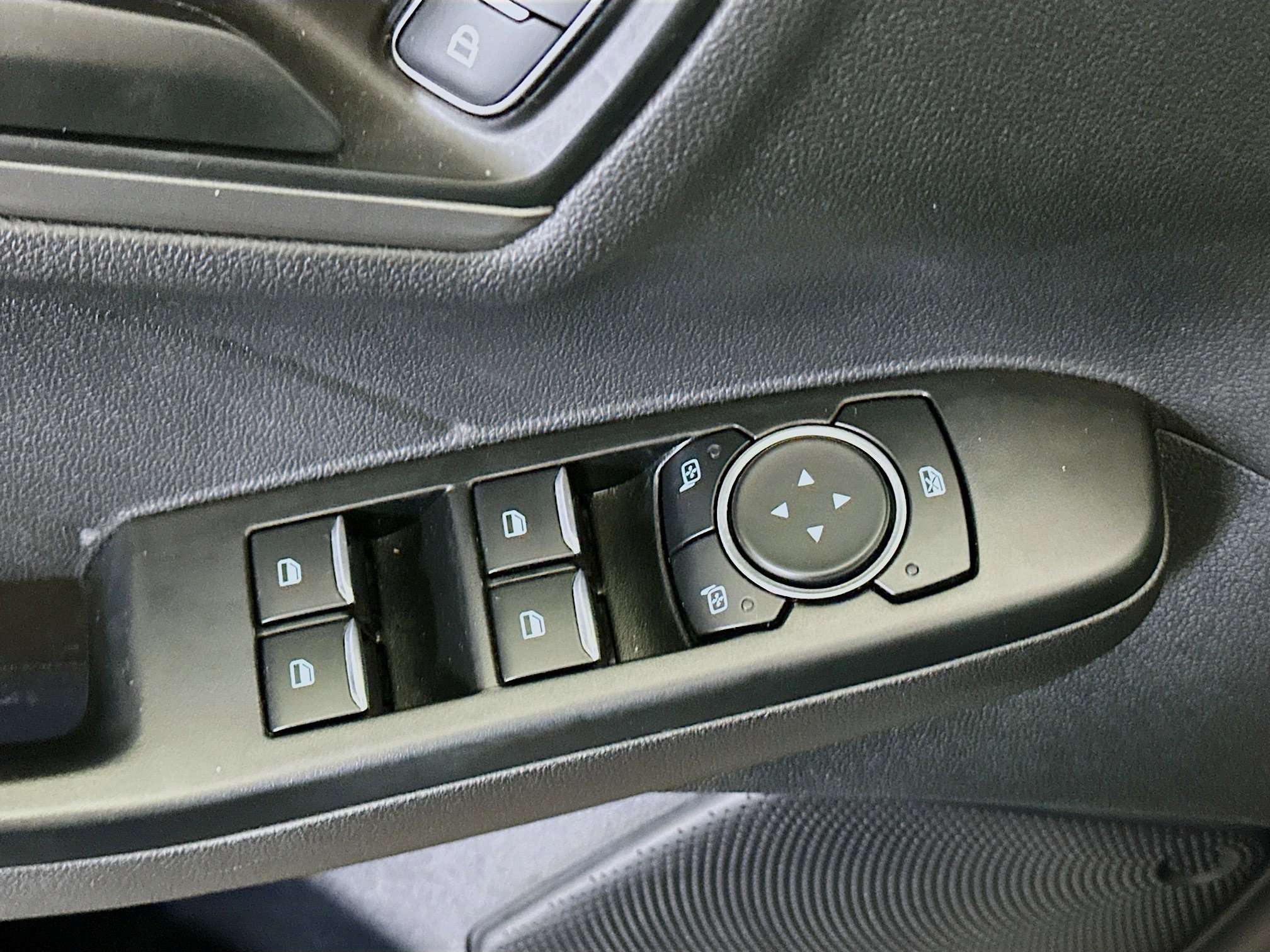 Used 2025 Ford Escape Active AWD/4WD image 15