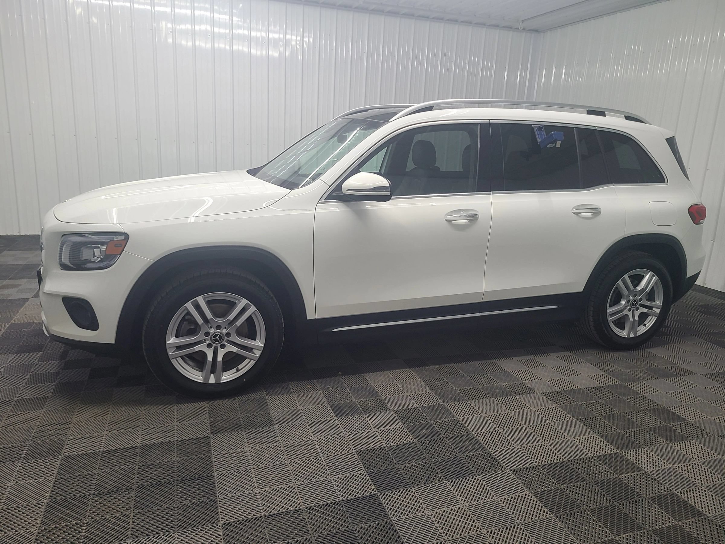 Used 2021 Mercedes-Benz GLB 250 4MATIC image 8