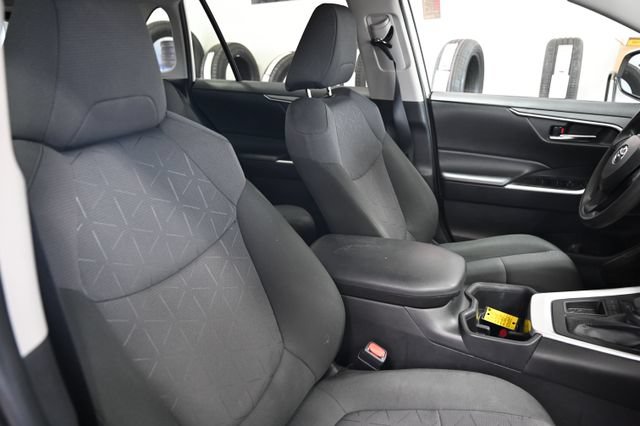Used 2024 Toyota RAV4 XLE FWD image 9