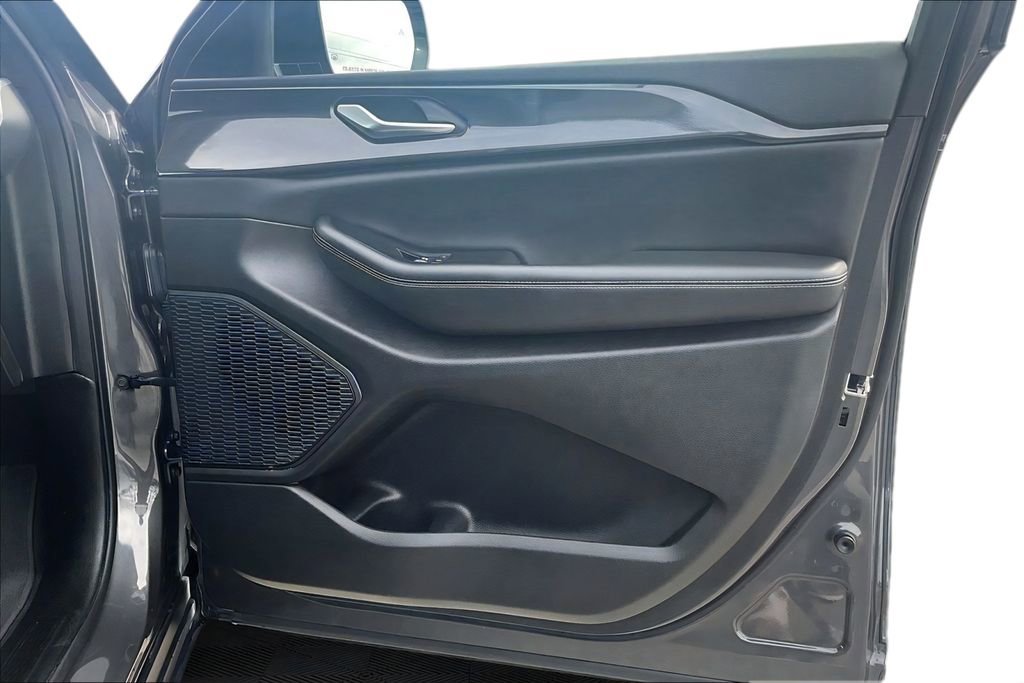 Used 2023 Jeep Grand Cherokee Altitude image 23