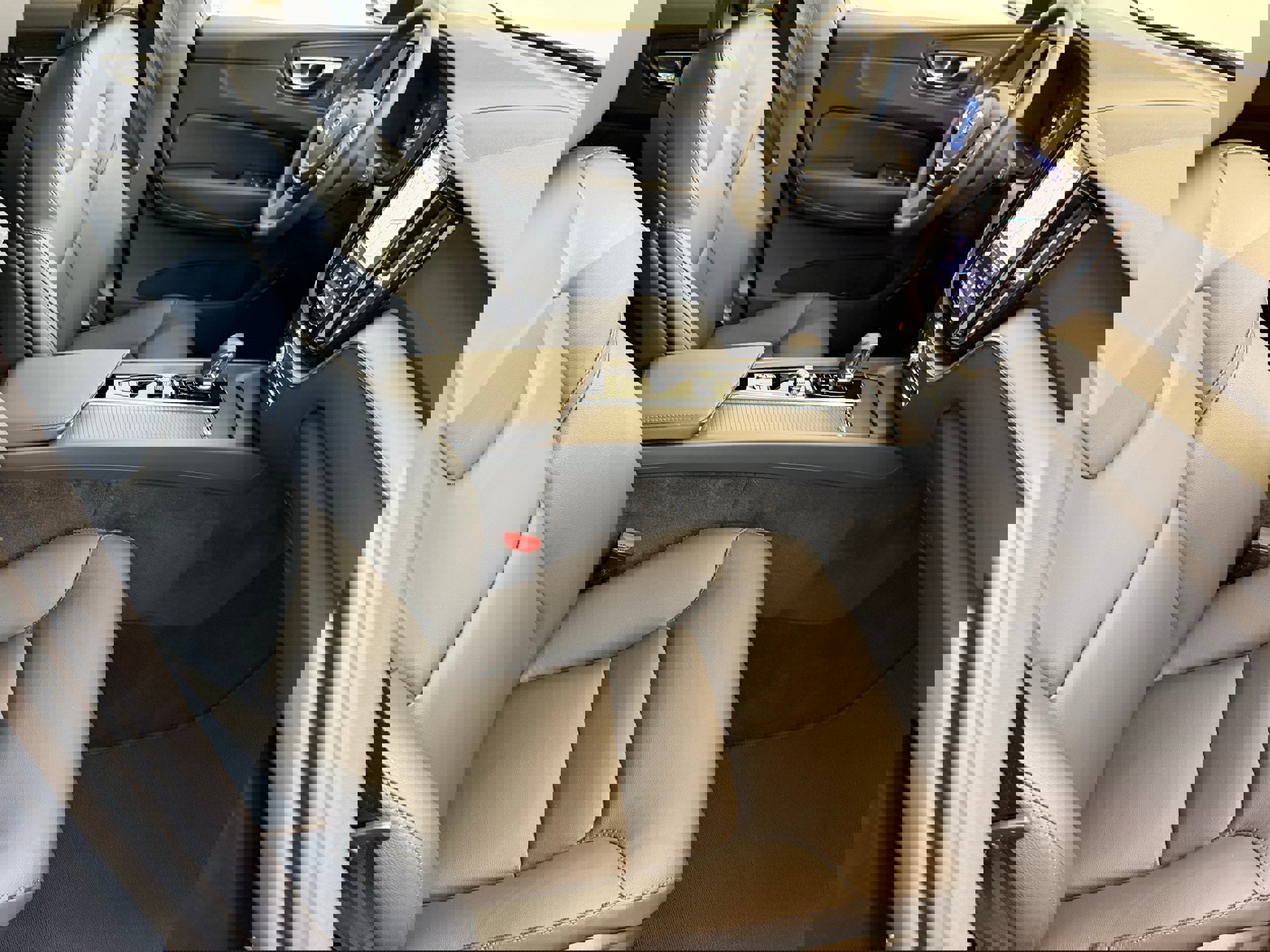 Certified 2025 Volvo XC60 B5 Core image 20