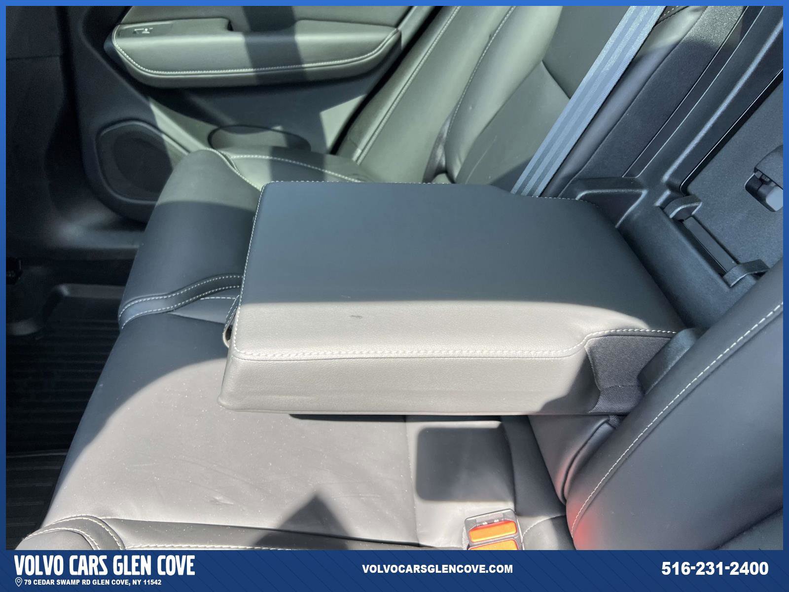 Used 2024 Volvo XC60 B5 Ultimate w/ Protection Package Premier image 10