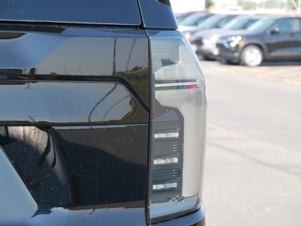 New 2026 Chevrolet Suburban RST w/ Comfort Package AWD/4WD image 7