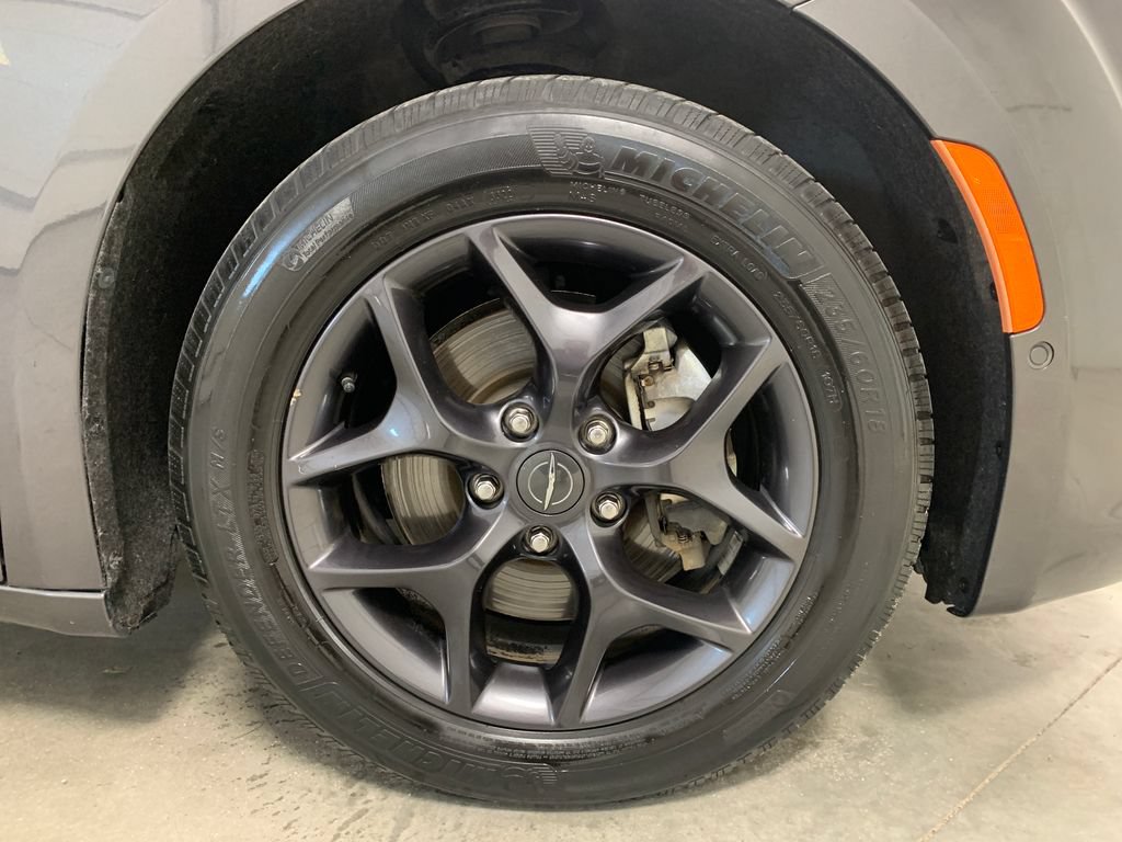 Used 2019 Chrysler Pacifica Touring-L Plus w/ Advanced Safetytec Group FWD image 13