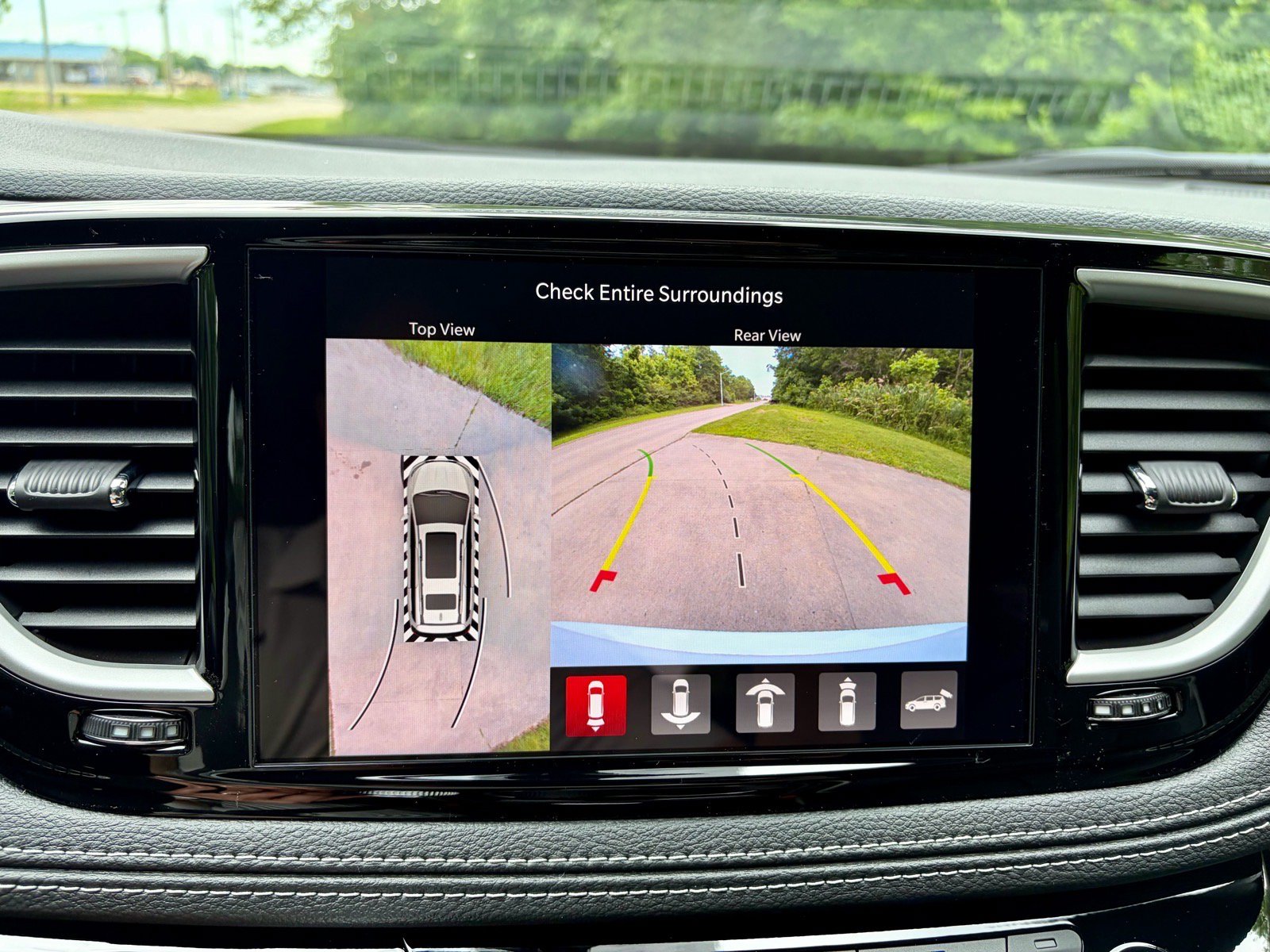 New 2027 Chrysler Pacifica Limited FWD image 31