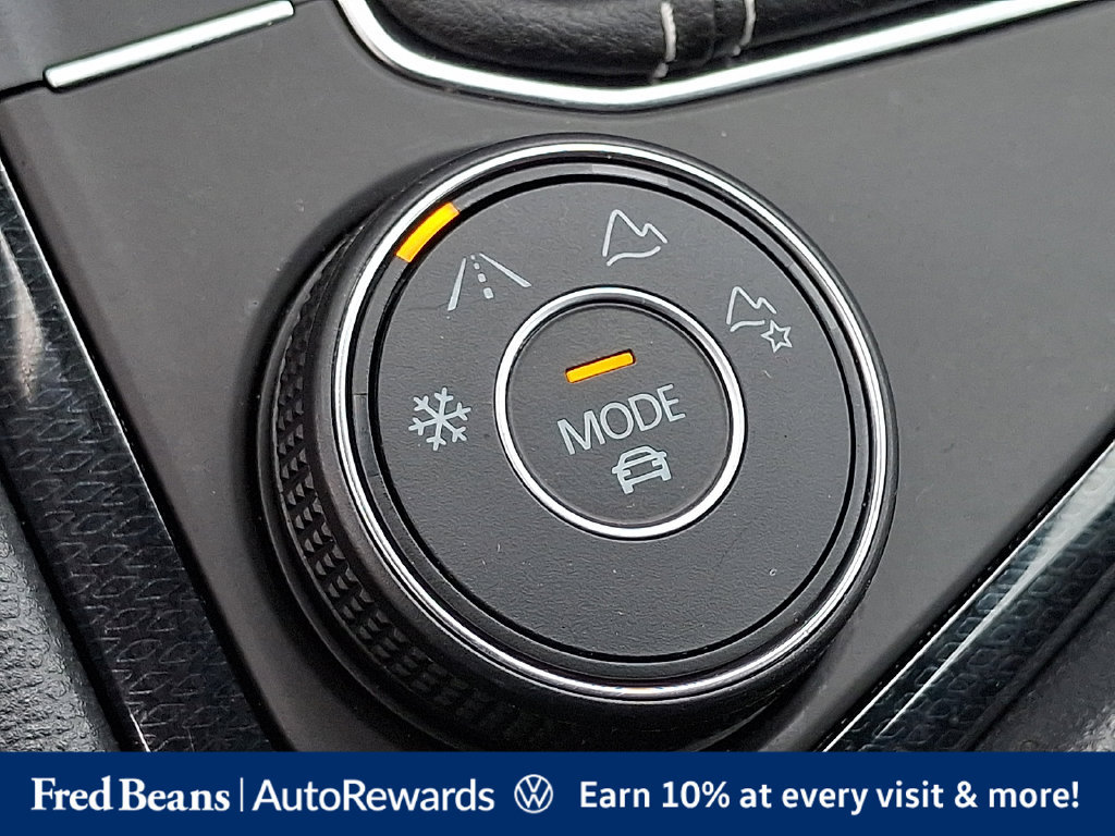 Certified 2025 Volkswagen Taos SE AWD/4WD image 30