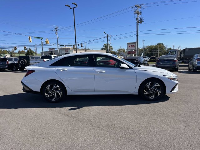 Certified 2025 Hyundai Elantra SEL FWD image 6