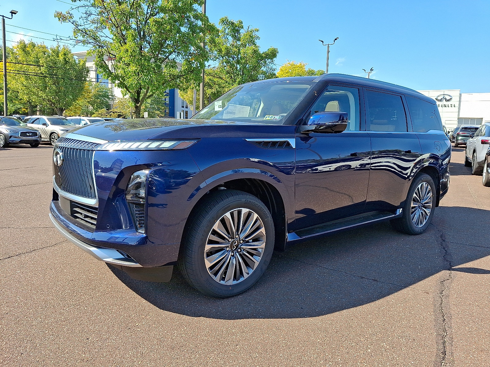 New 2026 INFINITI QX80 Luxe image 2