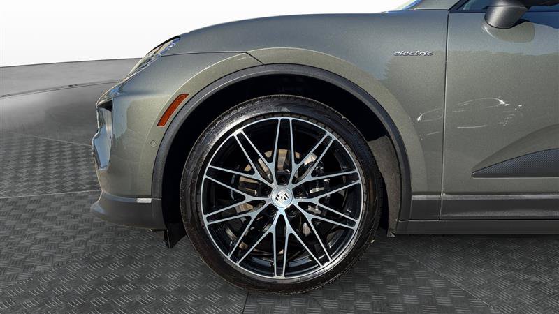 Used 2024 Porsche Macan 4 Electric AWD/4WD image 9