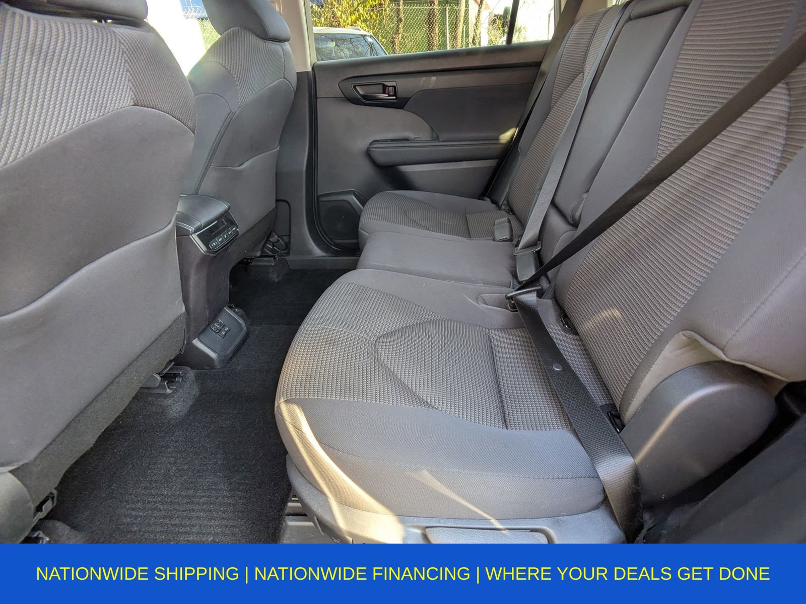 Used 2023 Toyota Highlander L image 17