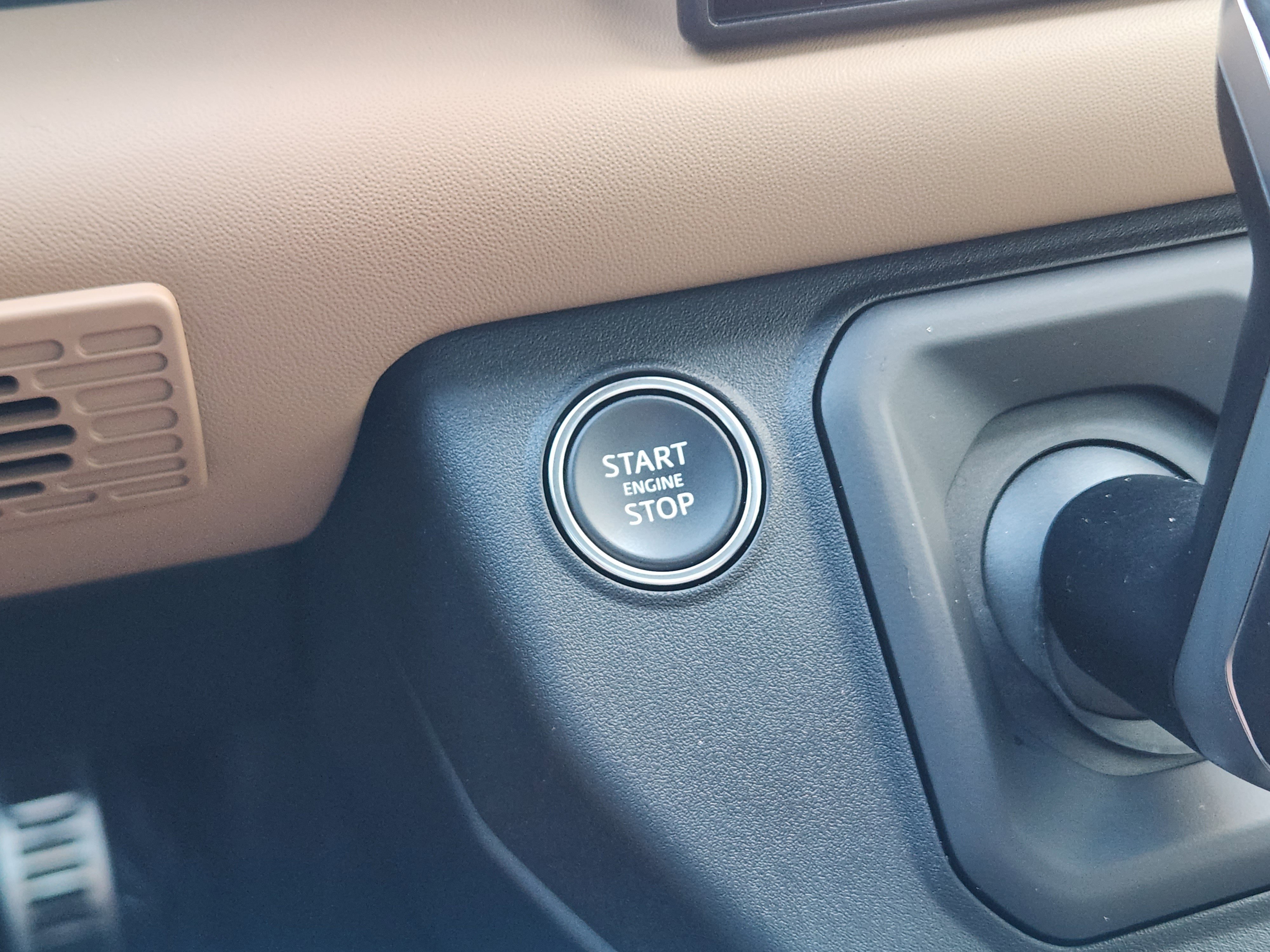 Certified 2025 Land Rover Defender 110 V8 image 21