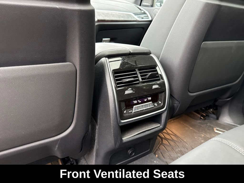 Used 2023 BMW X5 M50i w/ Climate Comfort Package image 27