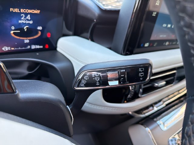New 2026 Lincoln Aviator AWD w/ Jet Appearance Package image 28