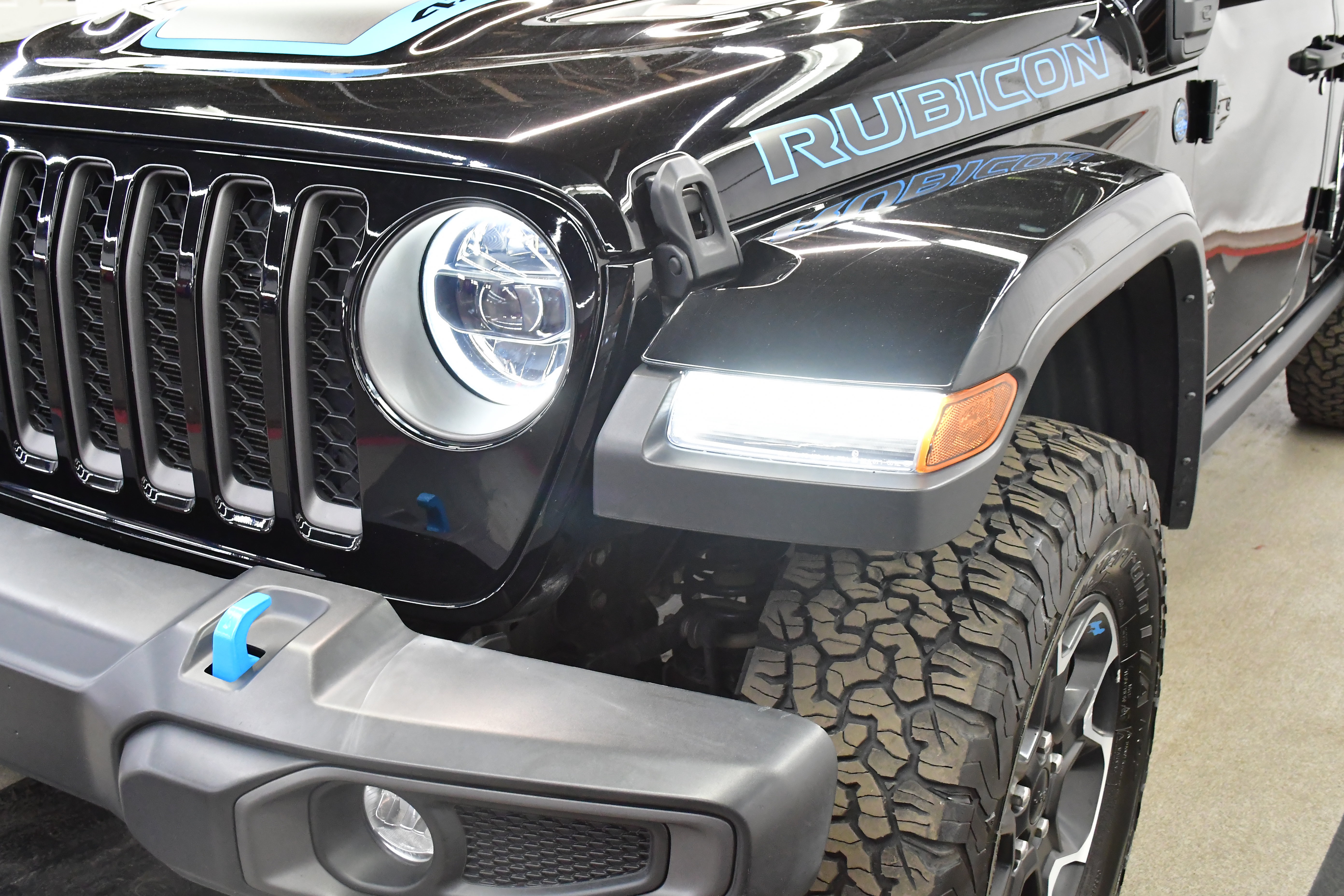 Used 2023 Jeep Wrangler Unlimited Rubicon 4xe w/ Cold Weather Group AWD/4WD image 33