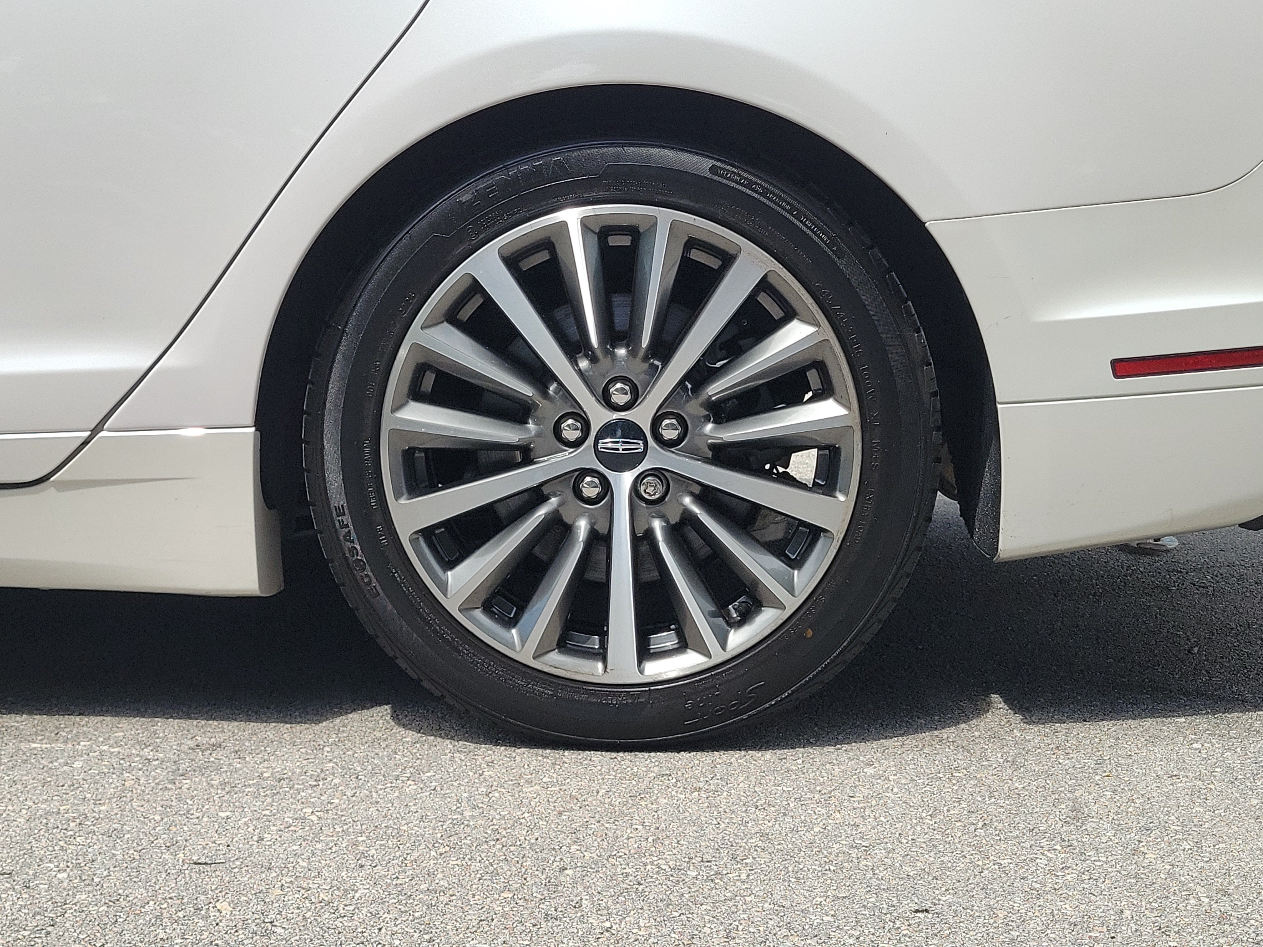 Used 2020 Lincoln MKZ FWD image 26