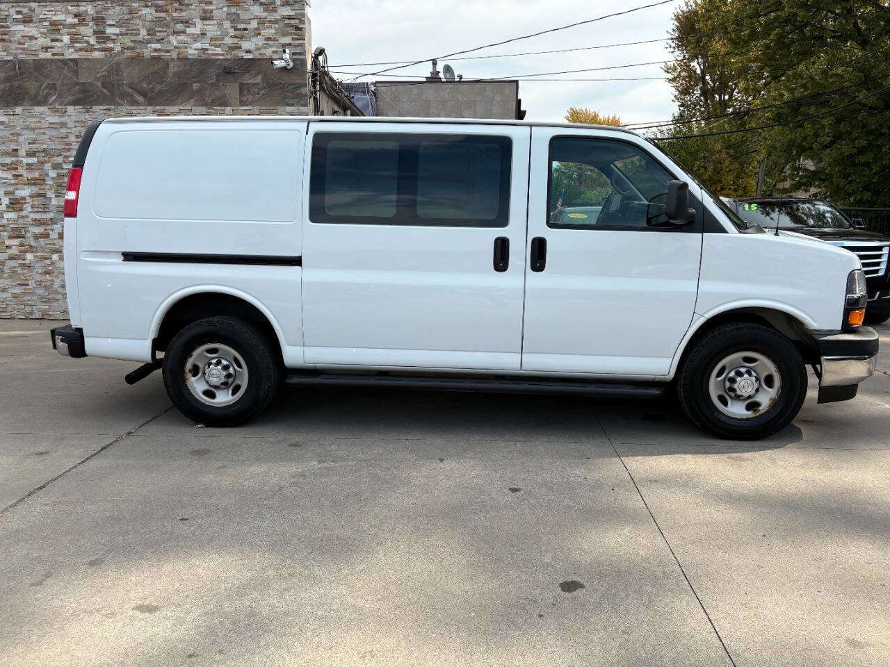 Used 2018 Chevrolet Express 2500 w/ Driver Convenience Package image 6