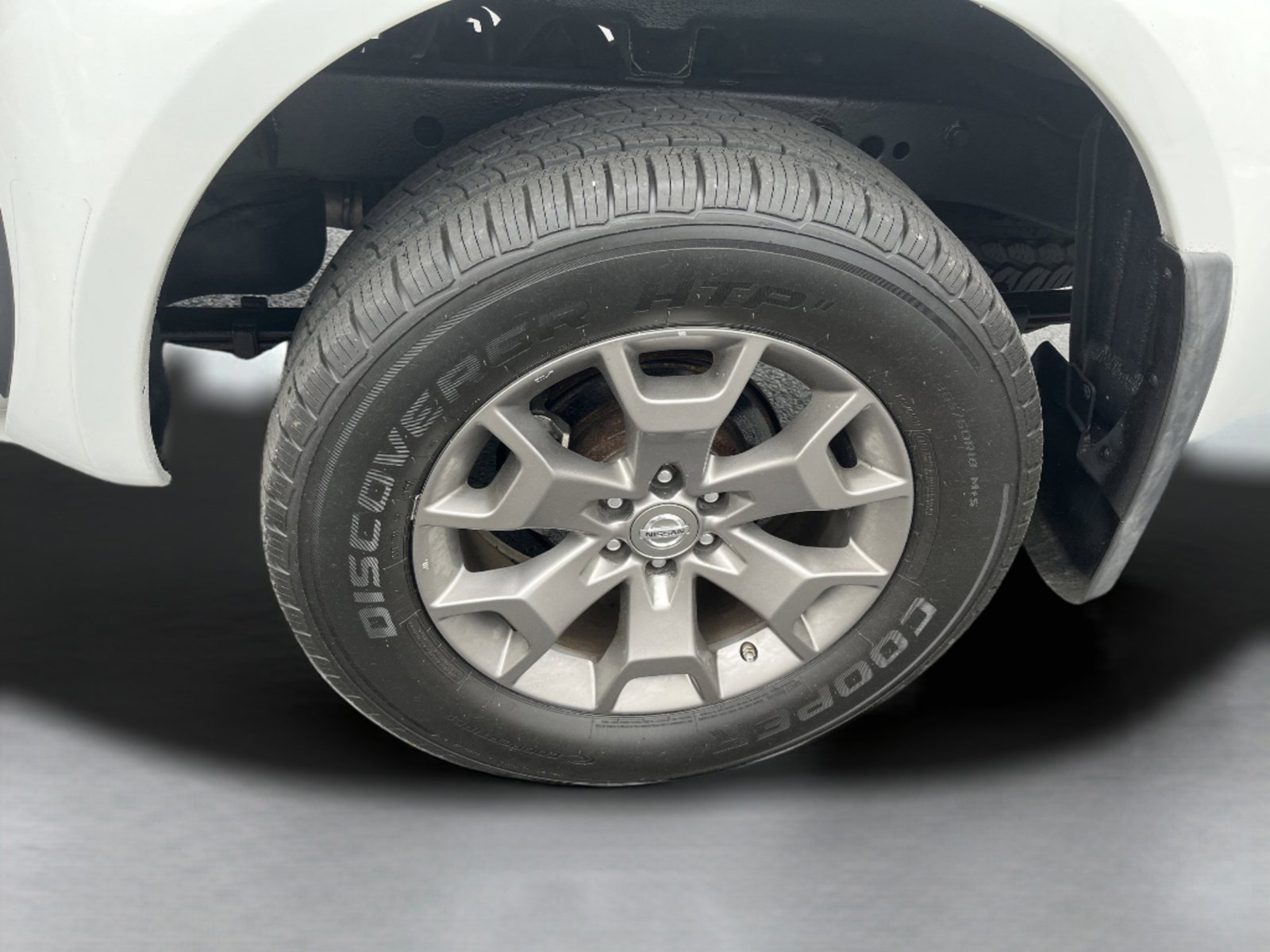 Used 2015 Nissan Frontier SL AWD/4WD image 9