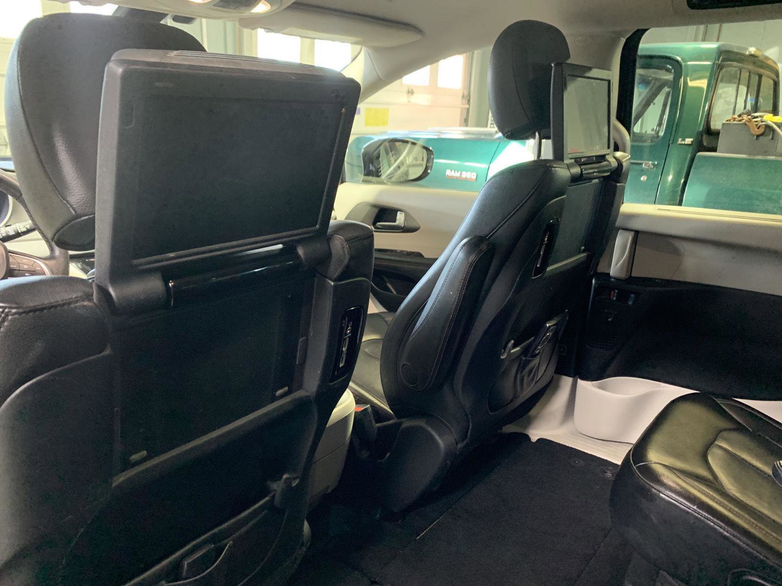 Used 2020 Chrysler Pacifica Touring-L Plus image 34