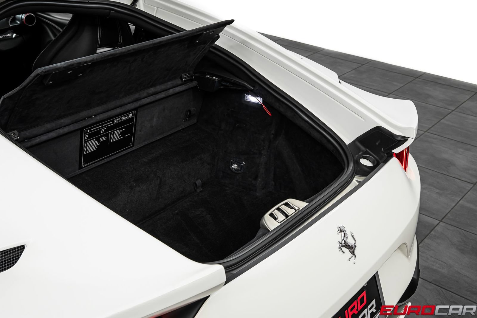 Used 2020 Ferrari 812 Superfast RWD image 19