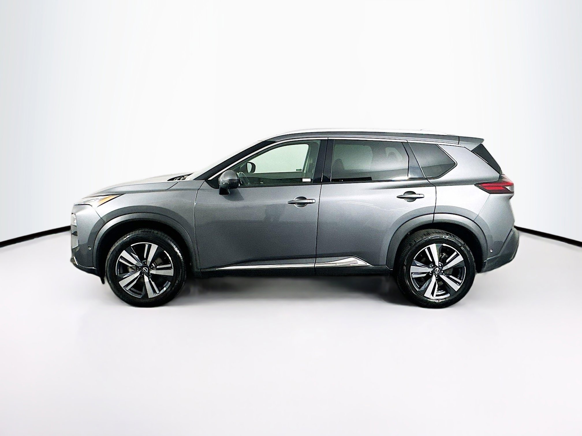 Used 2023 Nissan Rogue SL w/ SL Premium Package image 4