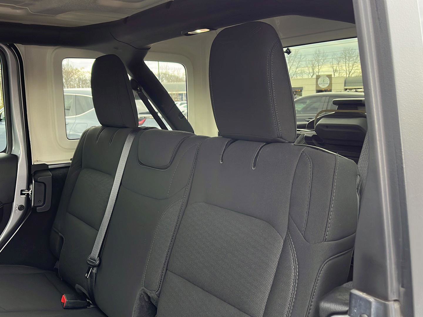 Used 2019 Jeep Wrangler Unlimited Sahara image 33