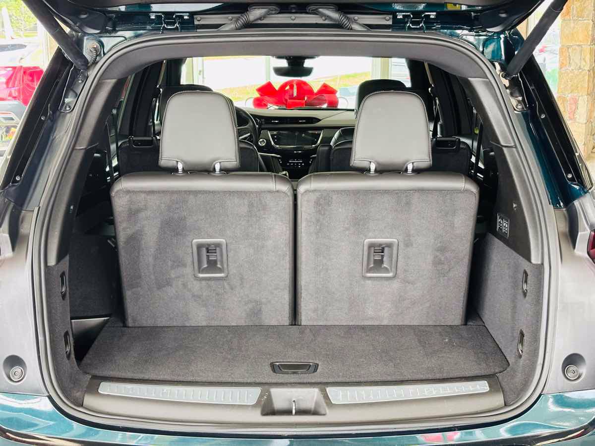Used 2024 Cadillac XT6 Premium Luxury w/ Technology Package FWD image 11