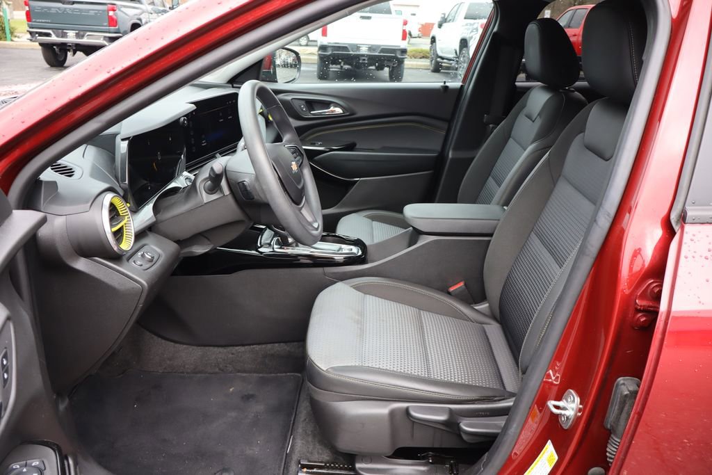 Used 2024 Chevrolet Trax LT image 4