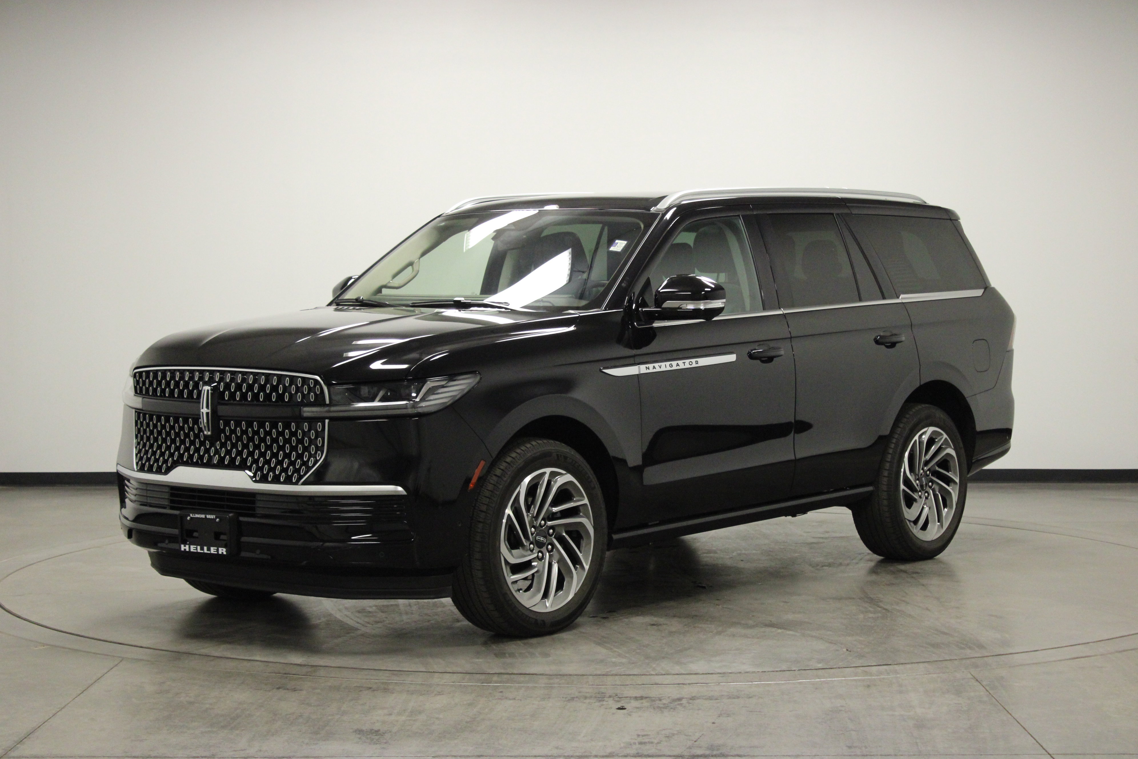 Used 2025 Lincoln Navigator Reserve image 4