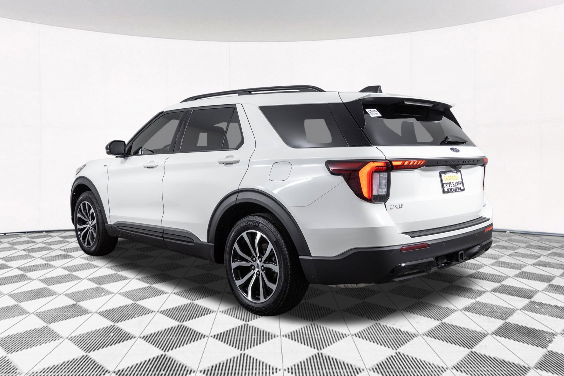 Used 2025 Ford Explorer ST-Line AWD/4WD image 17