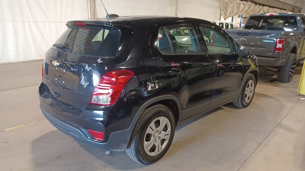 Used 2017 Chevrolet Trax LS image 2