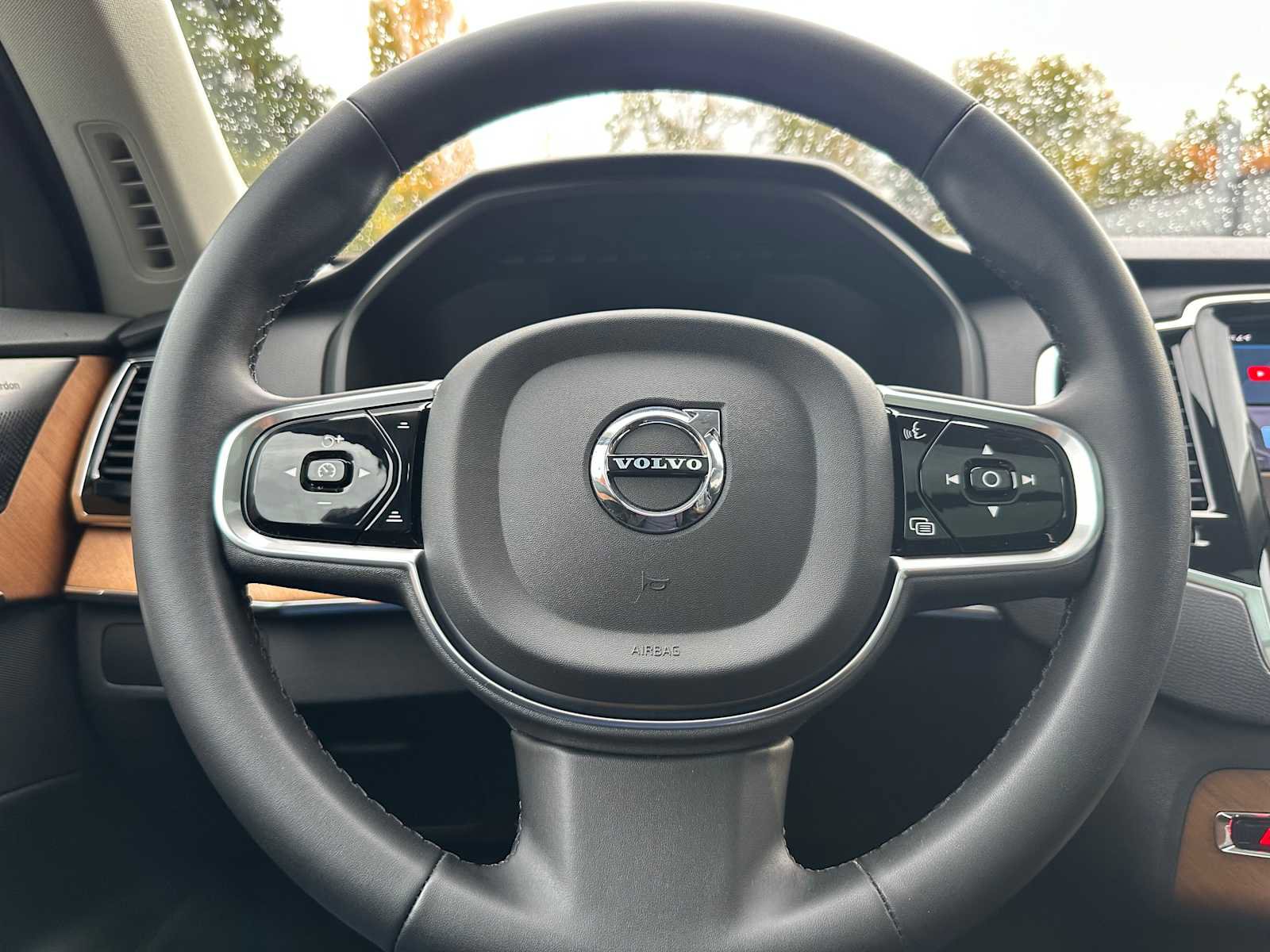 Certified 2023 Volvo XC90 T8 Plus image 33