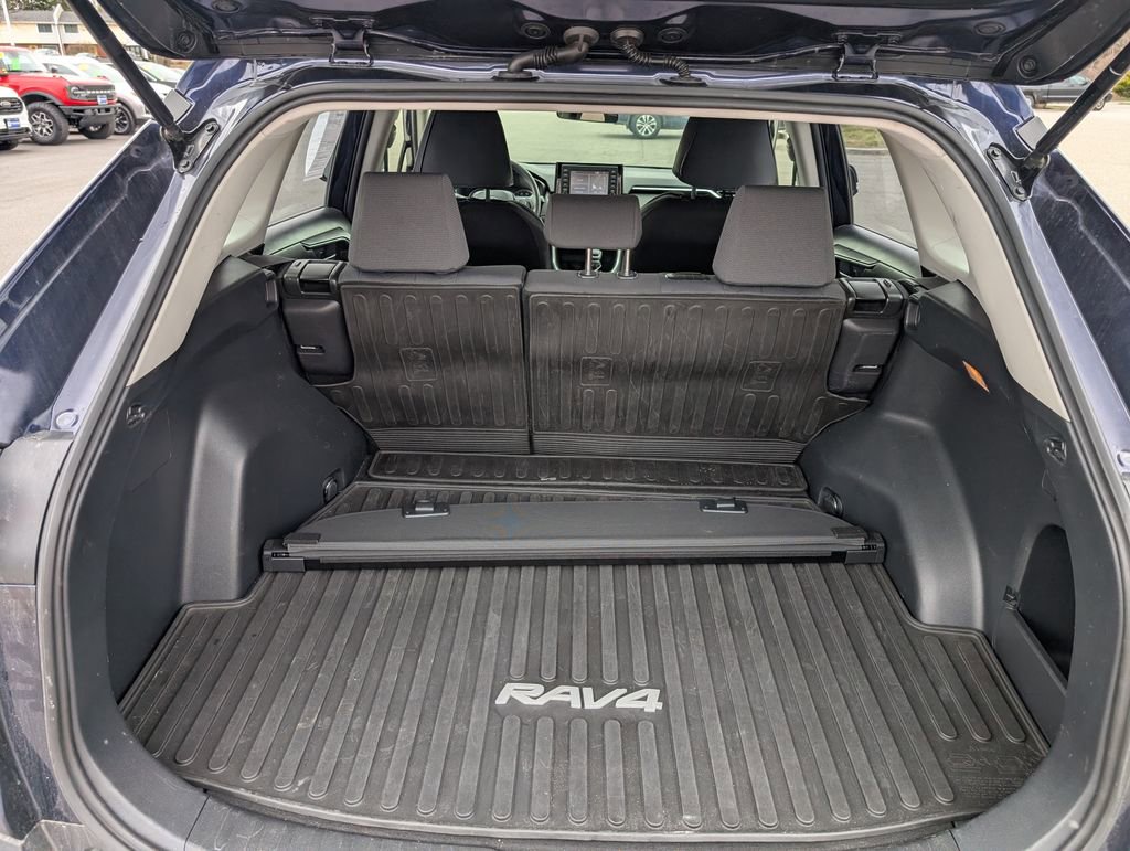 Used 2019 Toyota RAV4 XLE w/ All Weather Liner Package AWD/4WD image 10