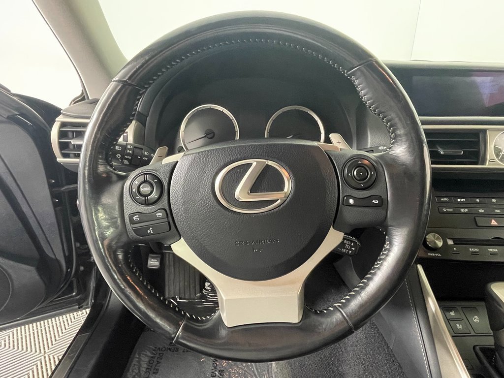 Used 2016 Lexus IS 300 AWD image 16