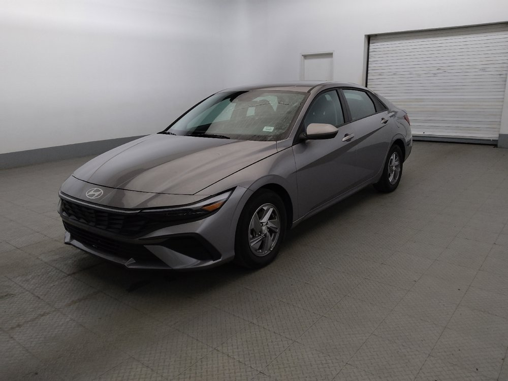 Used 2025 Hyundai Elantra SE w/ Cargo Package FWD image 2