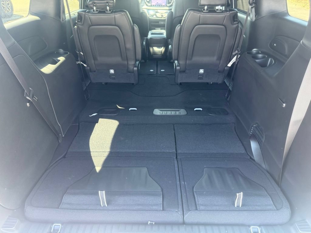 New 2027 Chrysler Pacifica Select w/ Family Tech Group FWD image 48