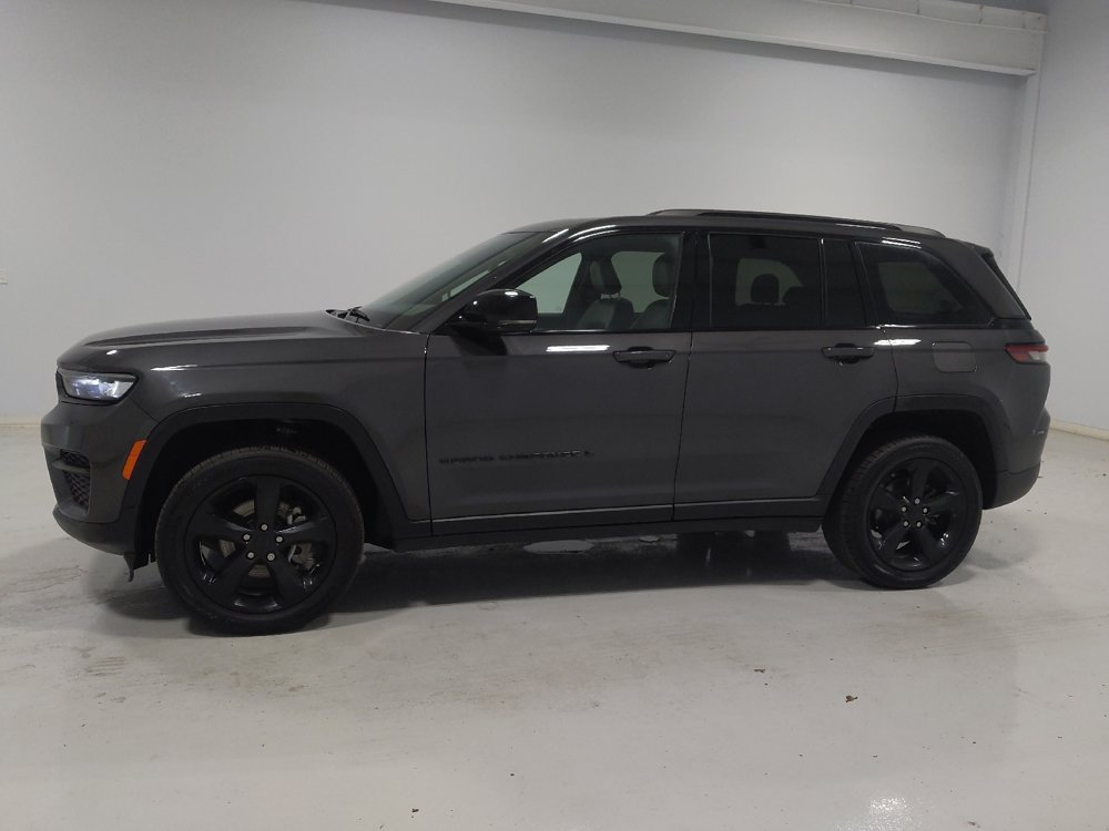 Used 2023 Jeep Grand Cherokee Altitude AWD/4WD image 2