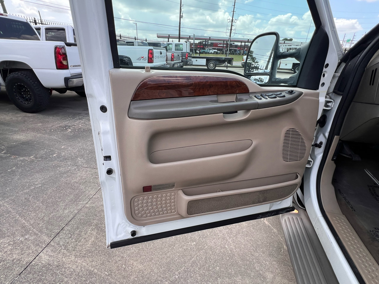 Used 2001 Ford Excursion Limited image 11