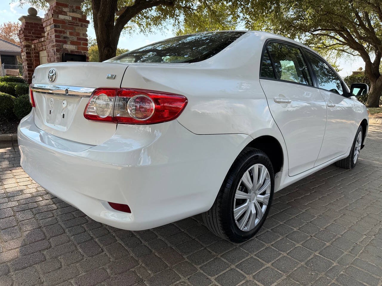 Used 2012 Toyota Corolla LE FWD image 4