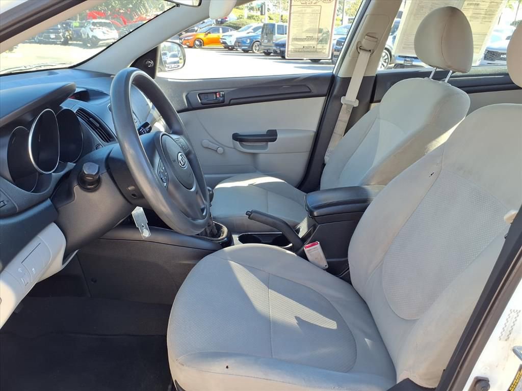 Used 2011 Kia Forte LX image 9