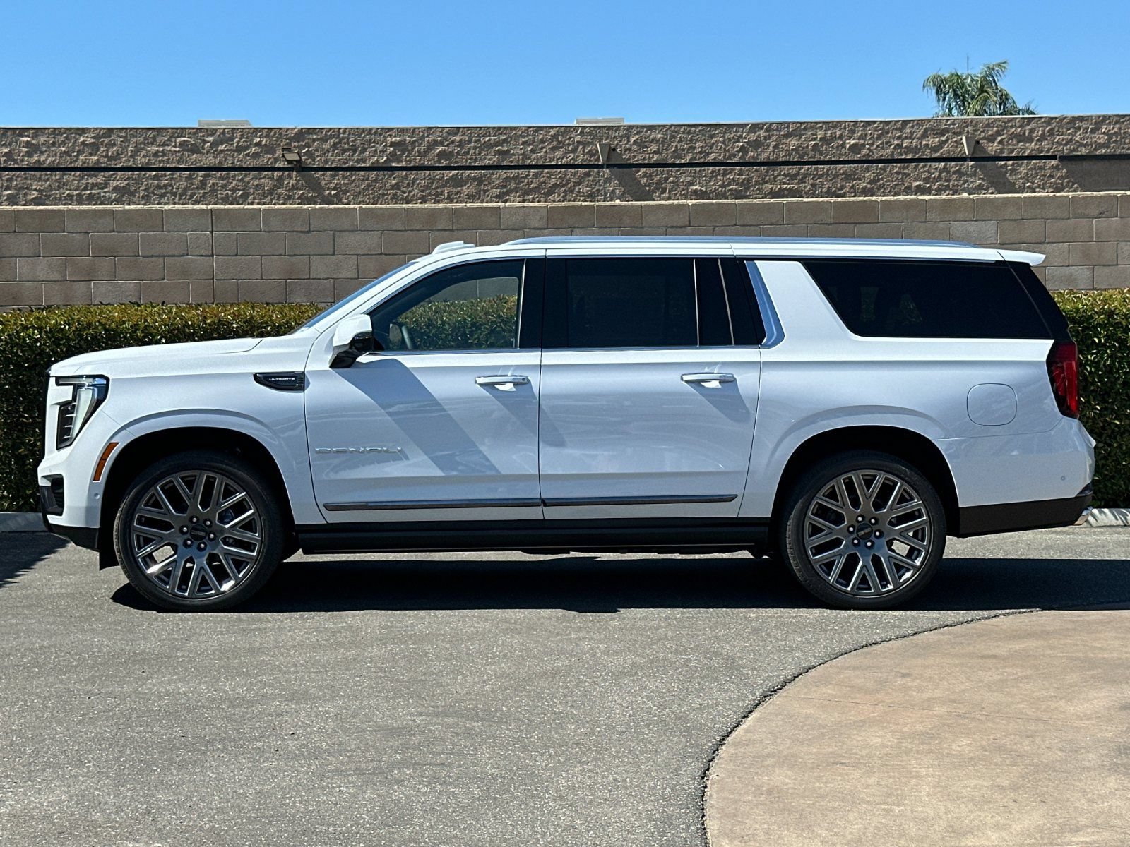 New 2026 GMC Yukon XL Denali Ultimate AWD/4WD image 7