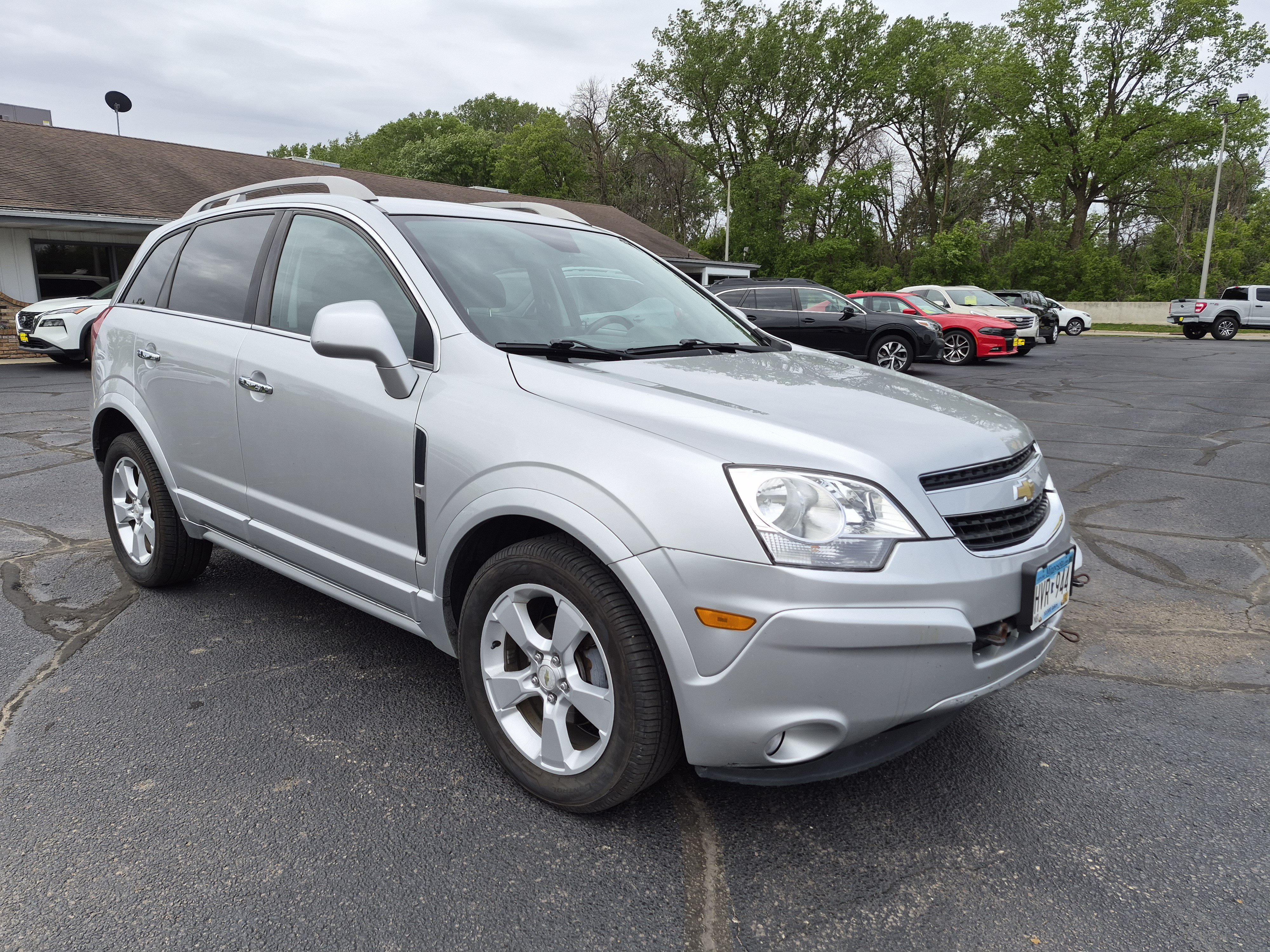 Used 2014 Chevrolet Captiva Sport LT FWD image 2