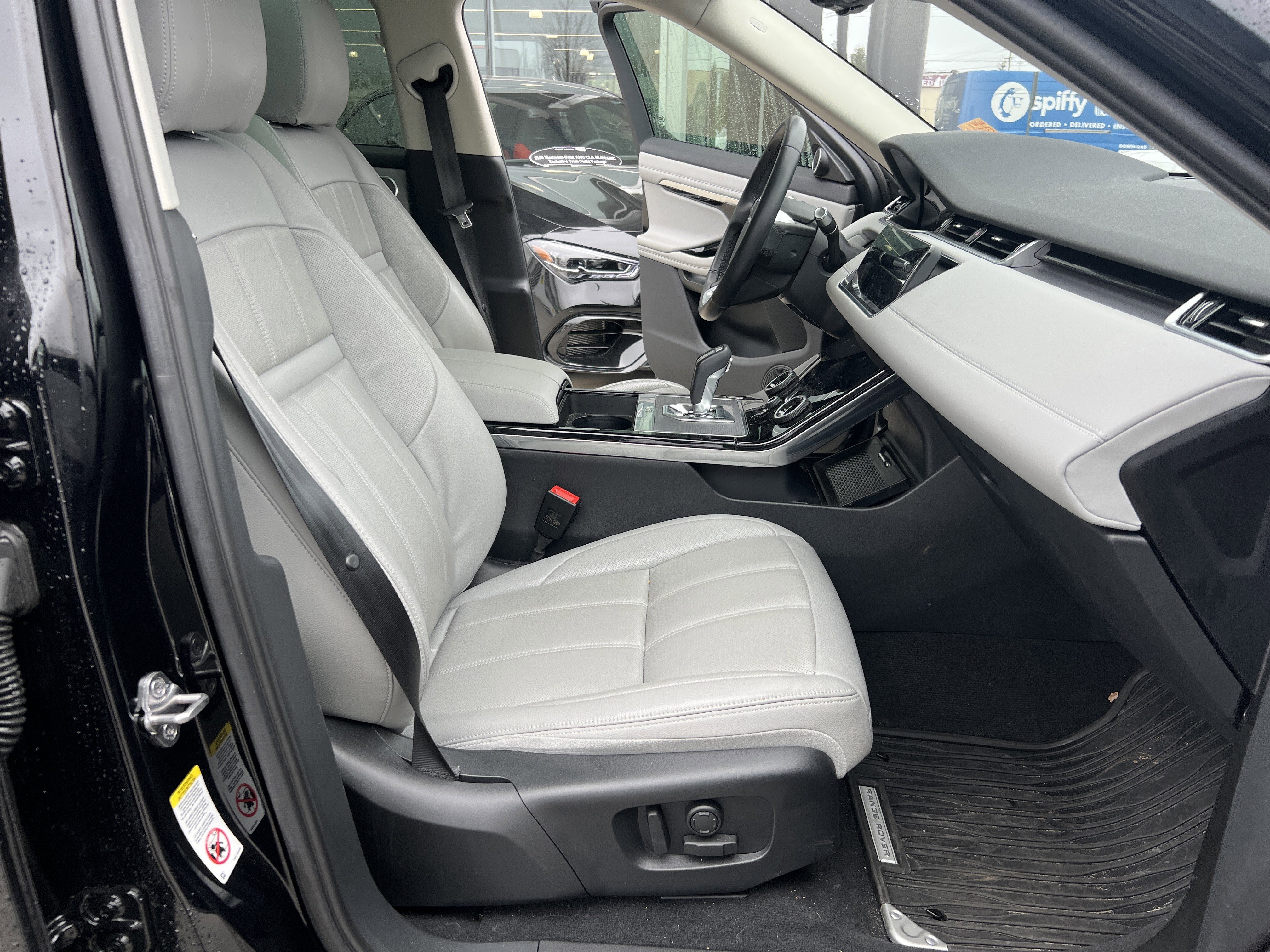 Used 2020 Land Rover Range Rover Evoque SE image 35