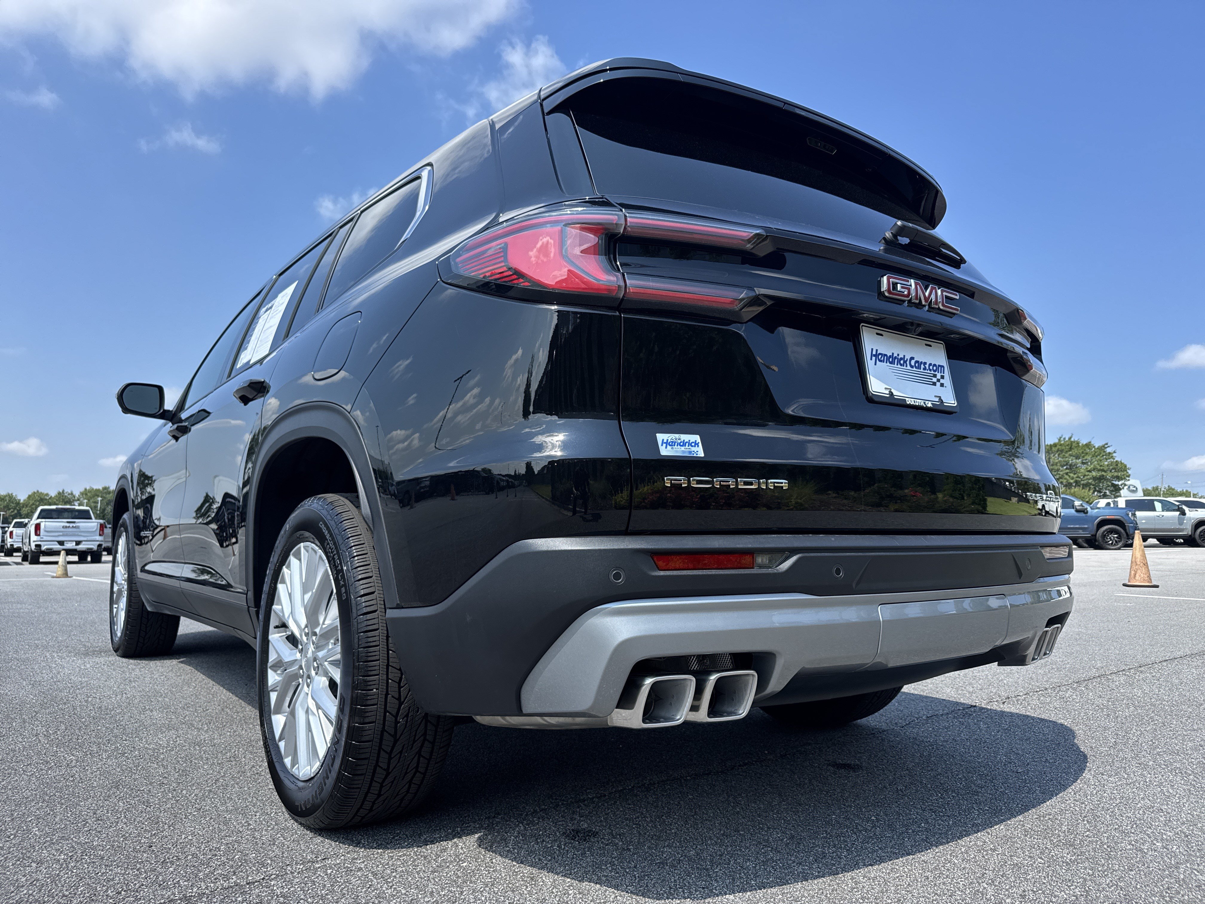 Used 2026 GMC Acadia Elevation w/ Elevation Premium Package FWD image 8