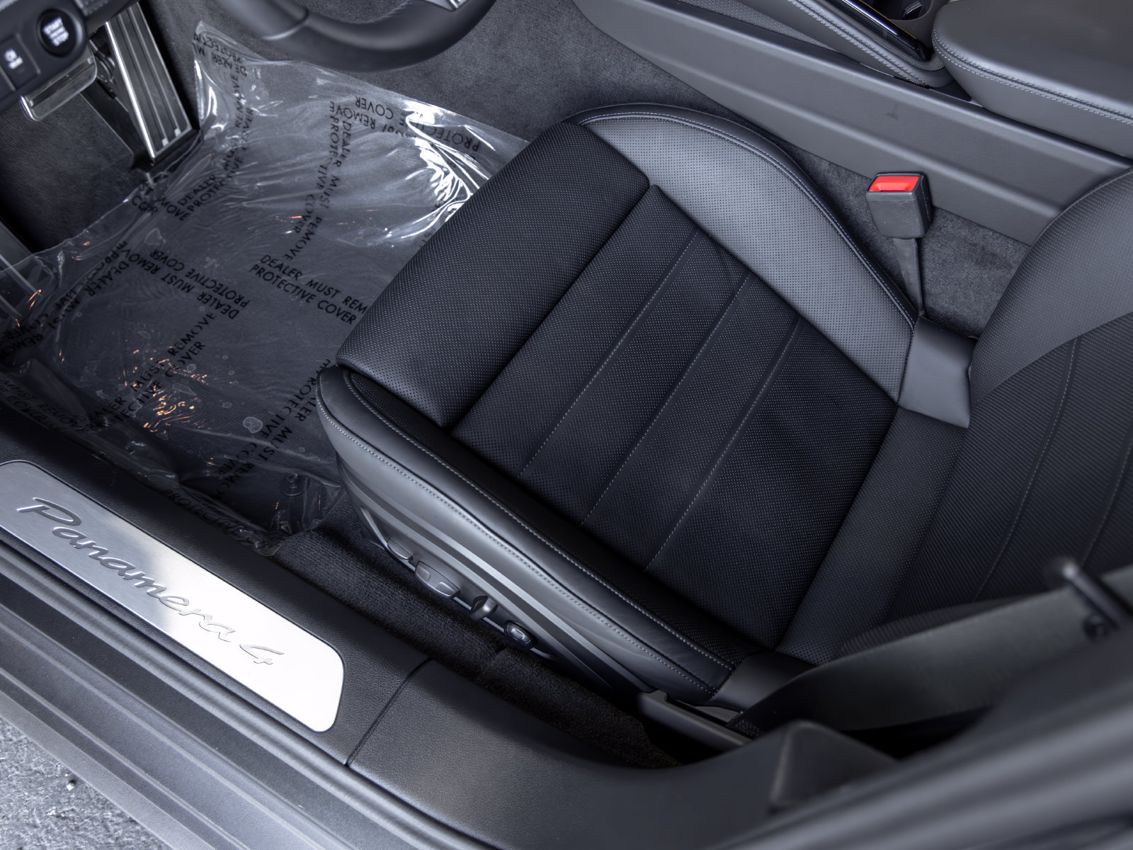 Certified 2024 Porsche Panamera 4 AWD/4WD image 26